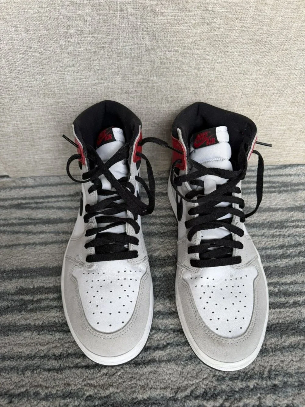 Air Jordan 1 Retro High OG Light Smoke Grey Size 12 Worn Once 555088-126